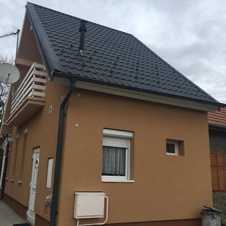 Pesti Apartmanhaz Buk Ngoại thất bức ảnh