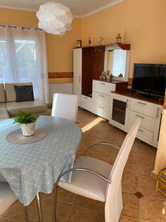 Pesti Apartmanhaz Buk Ngoại thất bức ảnh