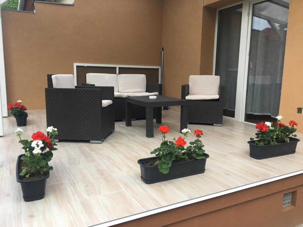Pesti Apartmanhaz Buk Ngoại thất bức ảnh